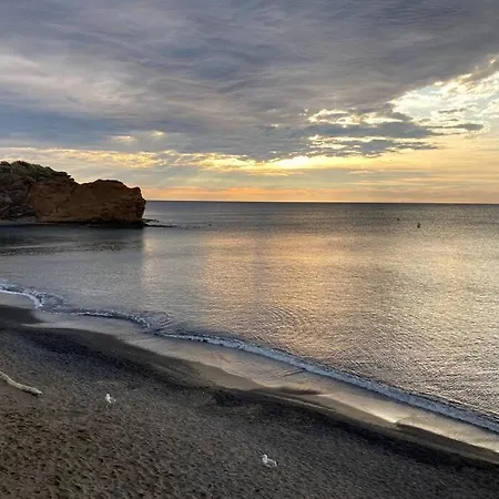 T2 Idealement Situe Bord De Plage Et Piscine